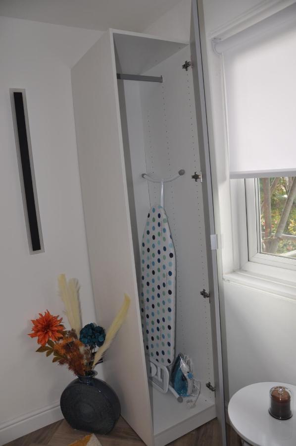 Luxury Studio- Mk Central- 5 Mins Drive To Train Station-Direct Trains To London, Birmingham Milton Keynes Exterior photo
